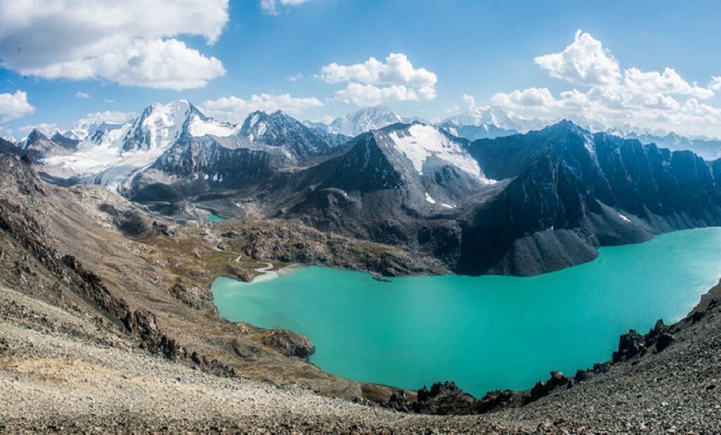 Top 5 hiking trails in Asia worth exploring